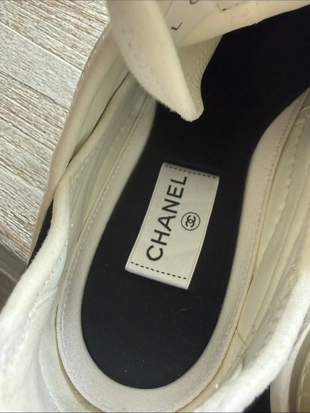 Authentic Chanel Velvet Calfskin Mixed Fibers CC Sneakers 41 Ivory